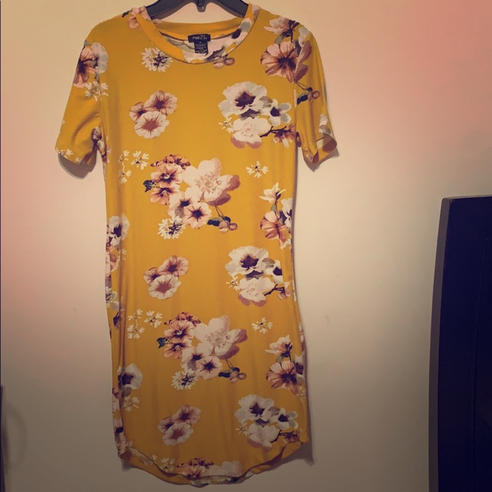 Floral Yellow dress, size Medium, (teen)